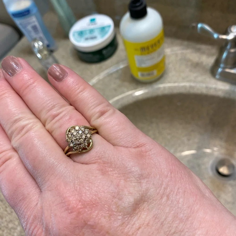 10k yellow gold diamond ring - Picture 3 of 8